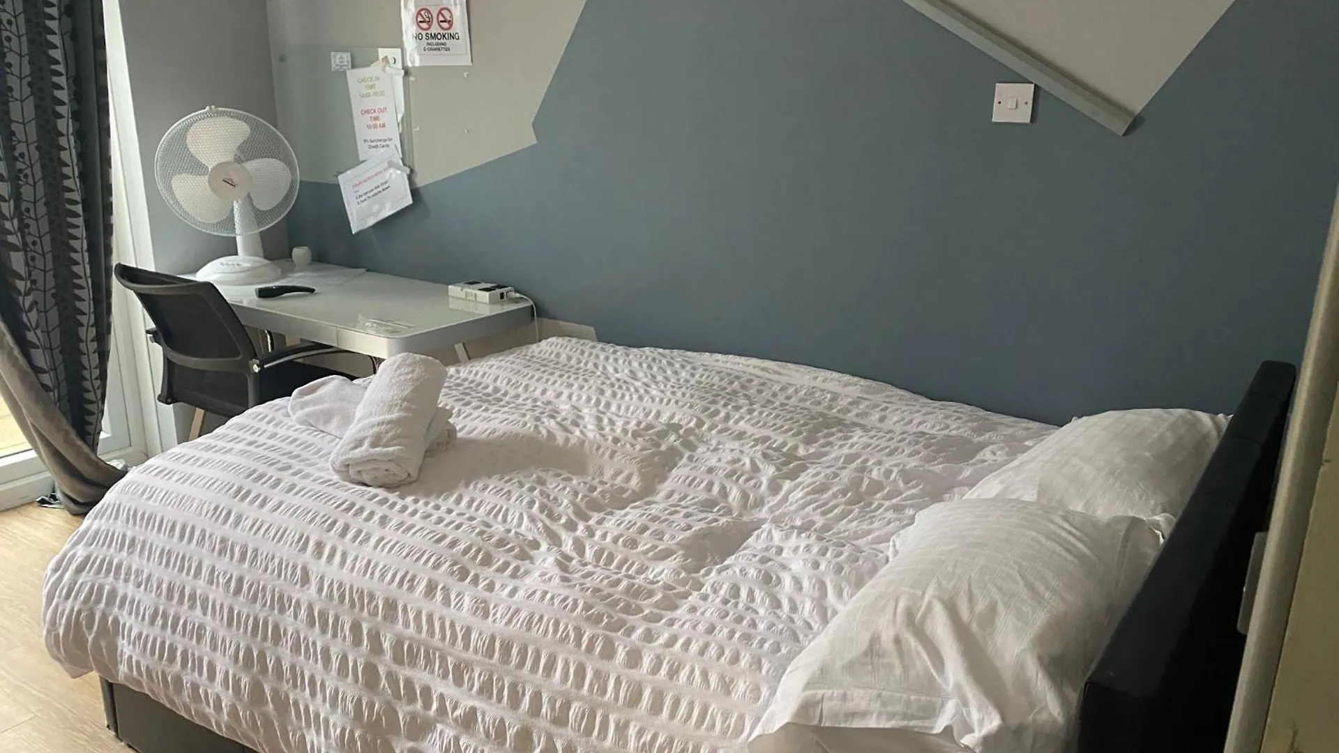 Homestay Luxurious Soft Water Air Conditioning Tv Bitcoin London United Kingdom